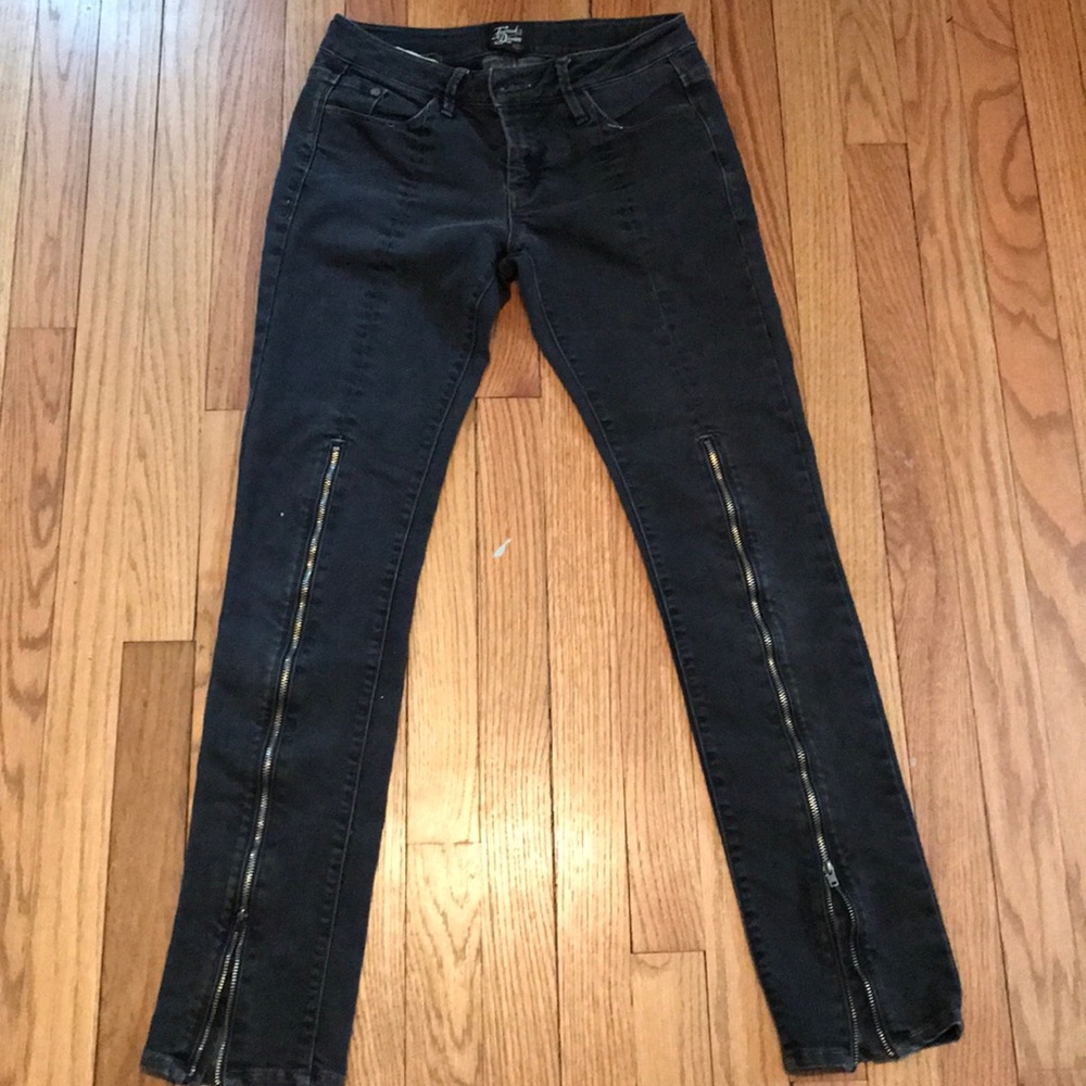 Boutique front zipper jeans. NWOT